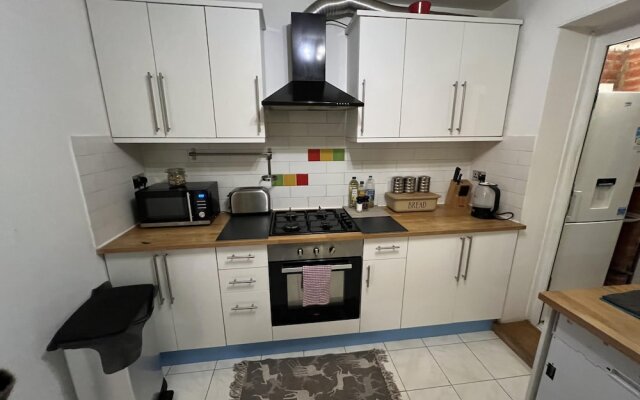 Specious 2 x Double Bedroom Flat in London E18