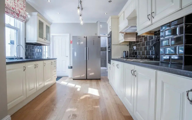 Overland Road 4 Bed House Mumbles