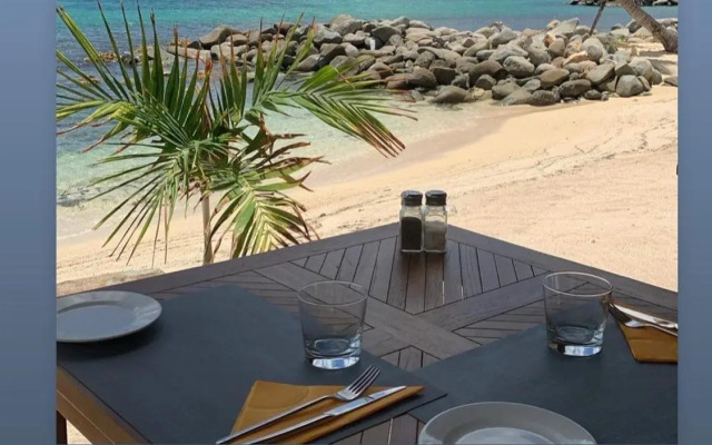 Deja Blue - Comfortable Beachfront condo