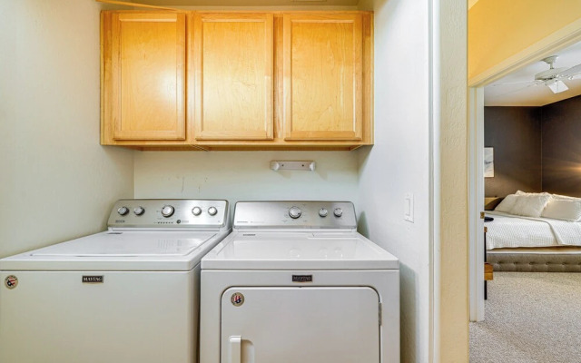 Chic Scottsdale Townhome w/ Patio & Pool Access!