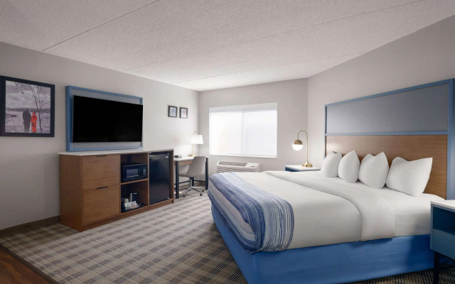AmericInn by Wyndham Shakopee Near Canterbury Park