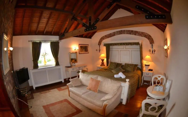 The Royal Arms Hotel