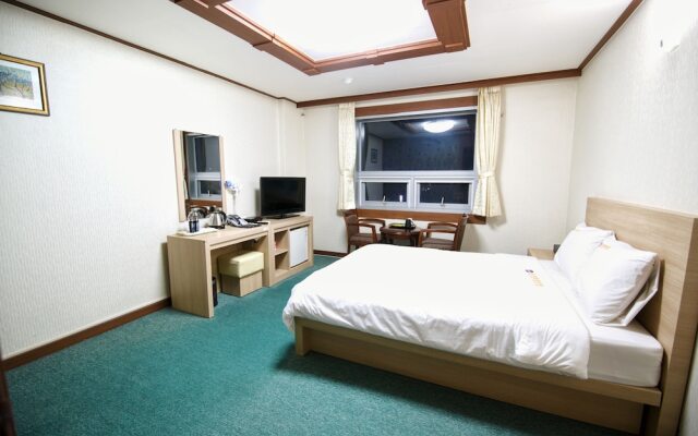 Tongyeong Tourist Hotel