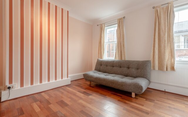 Spacious 3 Bedroom Flat in Covent Garden