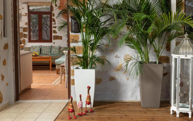 Villa Splantzia-heated Pool-garden-2 min Chania Port