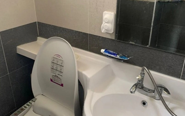 Aewol Neoreunmadang Unshared House