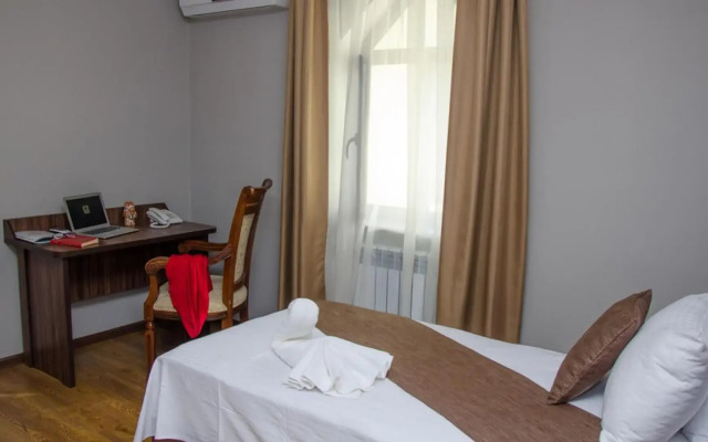 Jipek Joli Inn