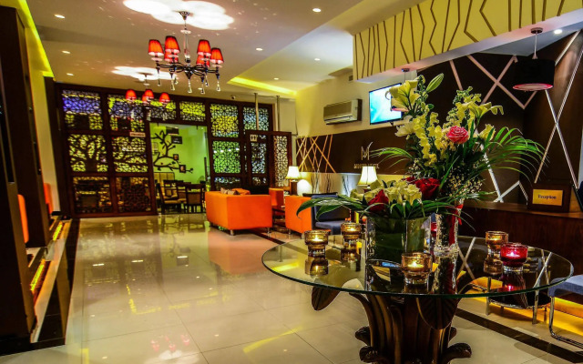 Meneur Hotel