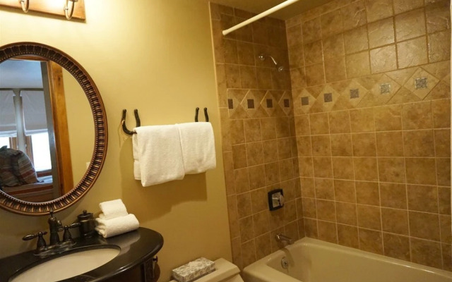 2 Bedroom Ski in, Ski out Luxury Residence Located on Fanny Hill in the Heart of Snowmass Village