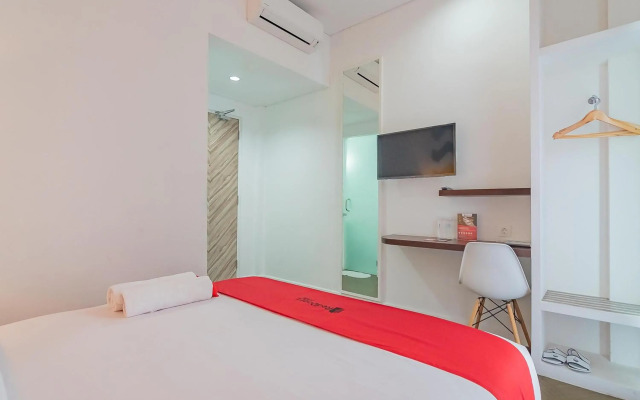 RedDoorz Premium @ Hotel Hebat