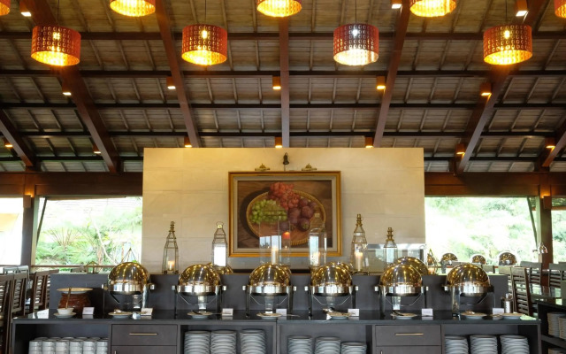 The Grand Hill Bistro Cafe & Resort Hotel