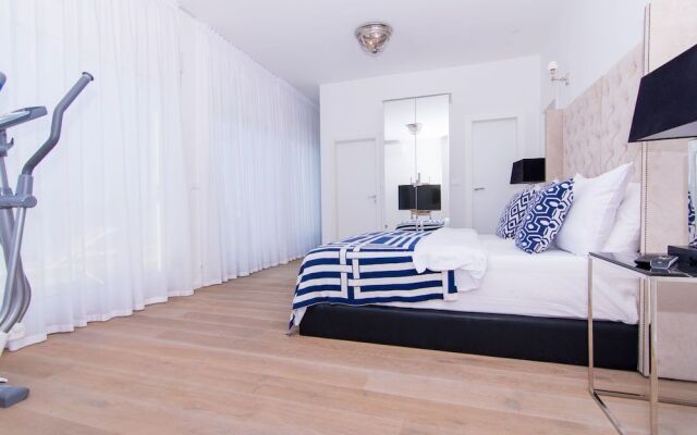 Livingstone Beach House