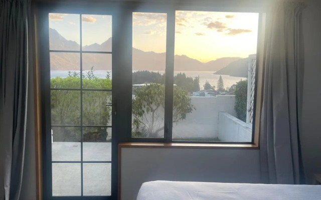 Panoramic Views - 10 minutes walk to Town