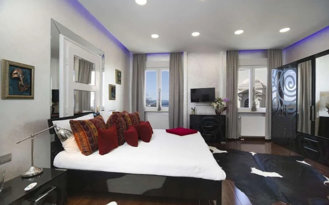 Central Station Art Apartment