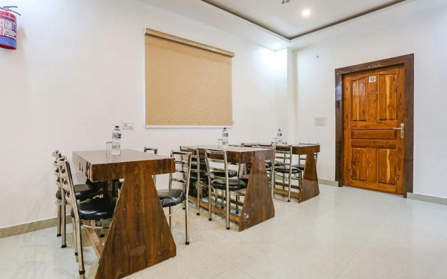 Fabhotel Sangita Dham