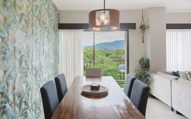 Lovely Mountain View Apartment