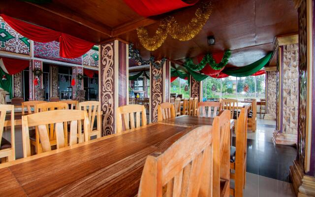 OYO 2208 Thyesza Hotel