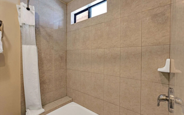 Travelodge By Wyndham Pasadena Central