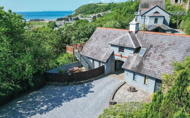 The Gatehouse - 2 Bedroom Apartment - Pendine