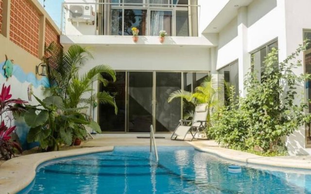 Casa El Faro is a Spacious 4 Bedroom House with a pool