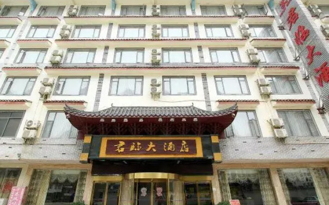 Junlin Hotel (Yangshuo West Street Central Plaza Branch)