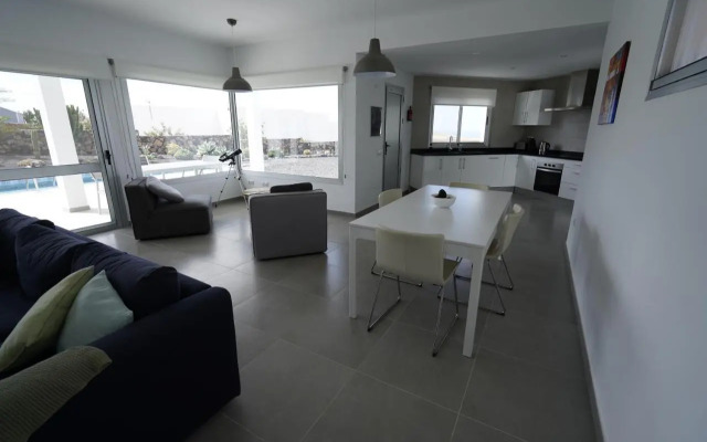 Casa Achaman - Contemporary style villa with outstanding views