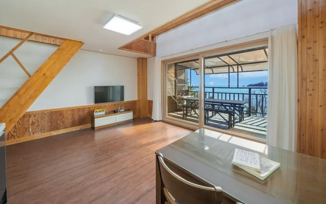 Yeongheungdo Rainbow Ocean View Pension
