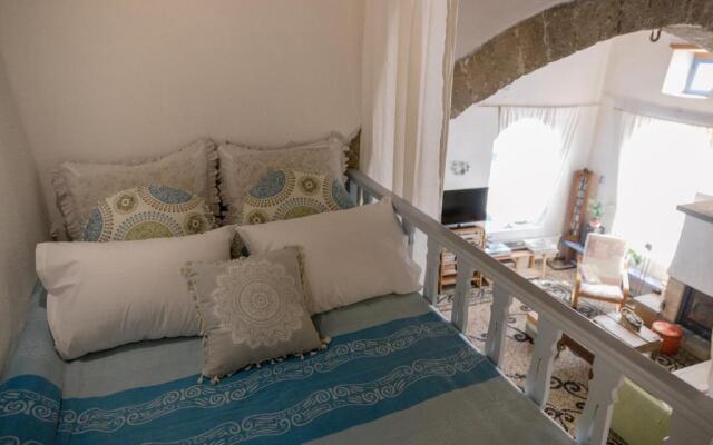 Artistic Home- 250yr old traditional village house