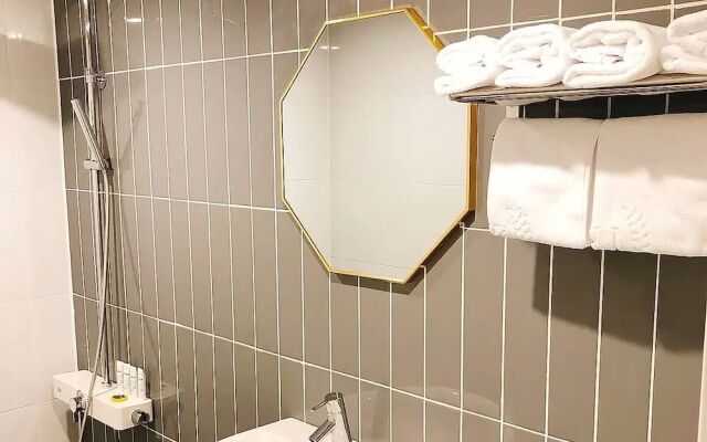 Unknown Hotel
