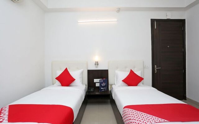 OYO 18931 Flagship Azad Square Medanta