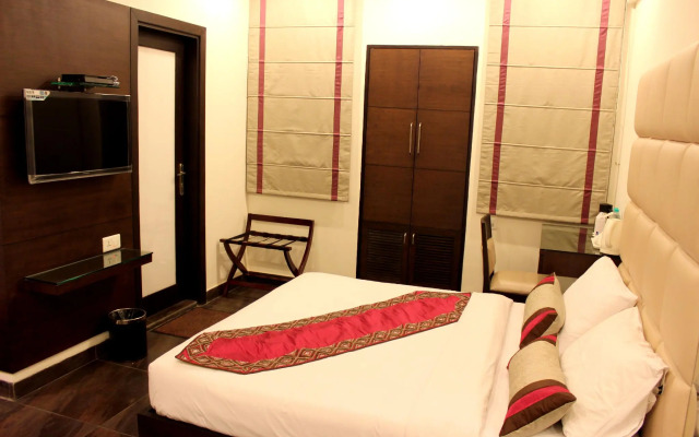 Hotel Amrapali Grand