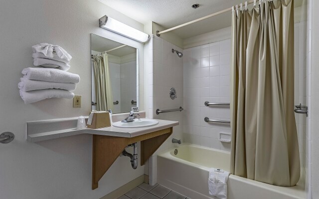Motel 6 Fresno, CA - Yosemite Hwy