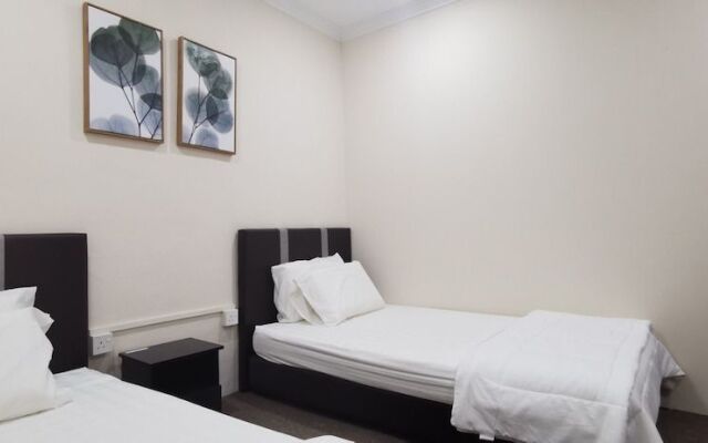 90372 Greybirds Hostel