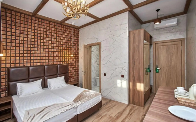 Апартаменты в отеле Red Wood (Ред Вуд)