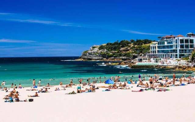 Coogee Luxury Home with Salt Water Pool & Parking