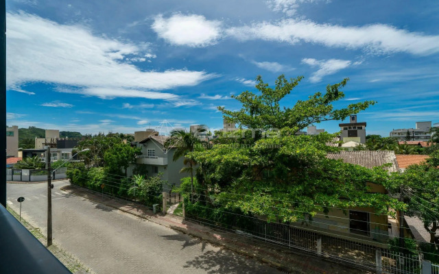 Lindo Apartamento na Praia de Mariscal com ótima localização.
