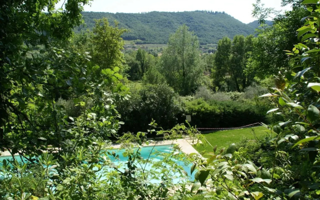 Bungalow in Garda With Pool & Wine Nearby