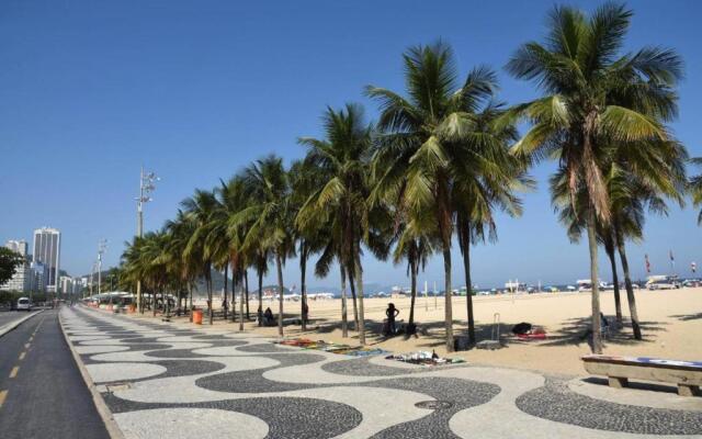 Copacabana Beach! Aconchegante apartamento na quadra da praia.