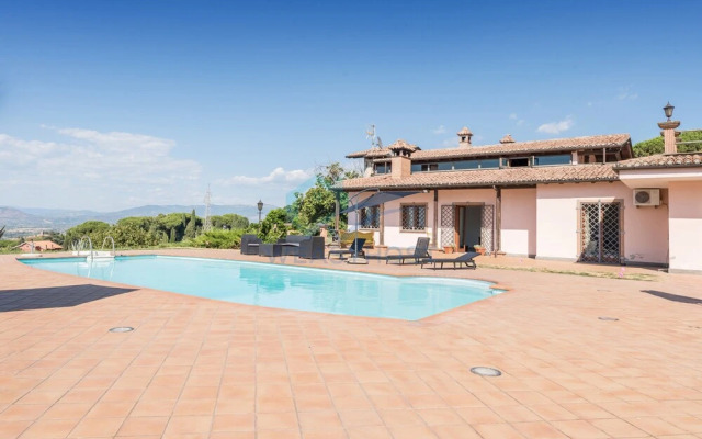 New Refined Villa Rayskaya In Monte Compatri