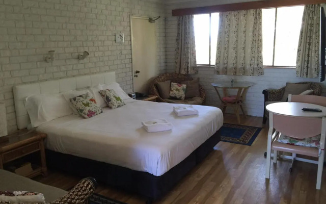 Holland Park Motel