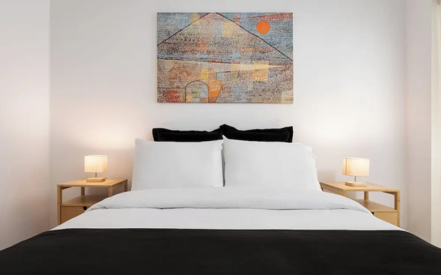 Vouliagmeni Serenity Residence