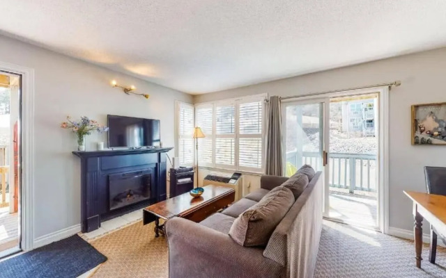 Steps to the Hill 1 Bedroom Wifi Crave TV