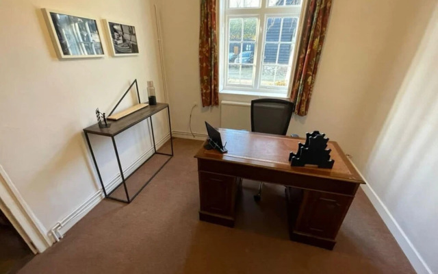 The Royal Retreat -elegant 7bdr With Garden