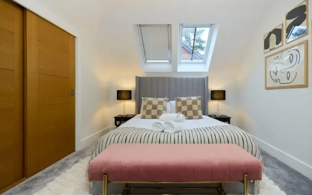 The Ascot Escape - Stylish 4bdr With Courtyard