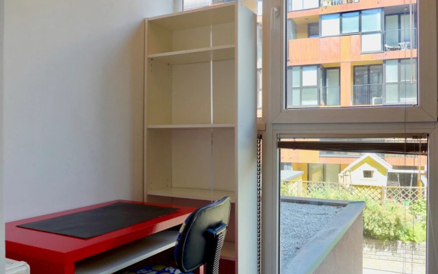 Sunny and Lively Apartment in City, Free Parking