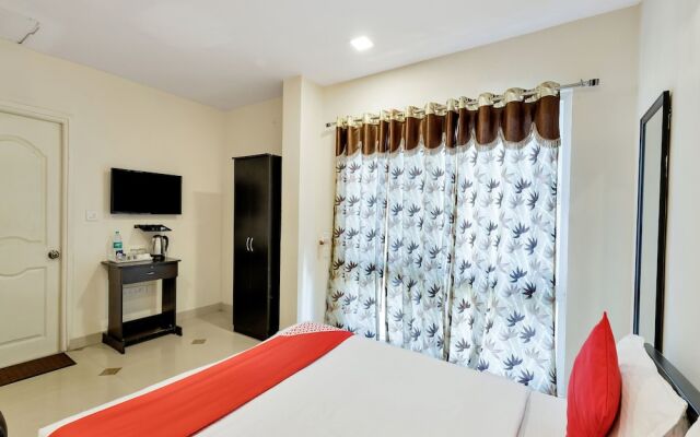 OYO 12120 Hotel Srico