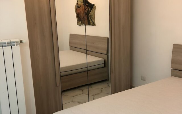 Room With Bathroom and Kitchen, With Independent Entrance