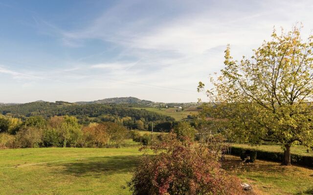 Graceful Holiday Home in Brignac-la-plaine With Terrace