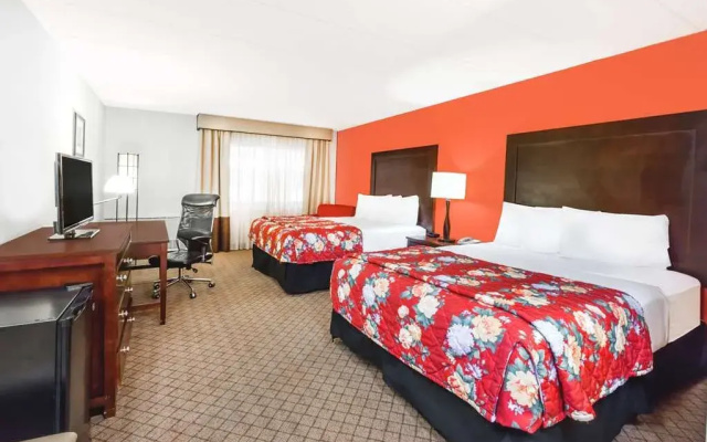 Ramada Lansing Hotel And Conference Center