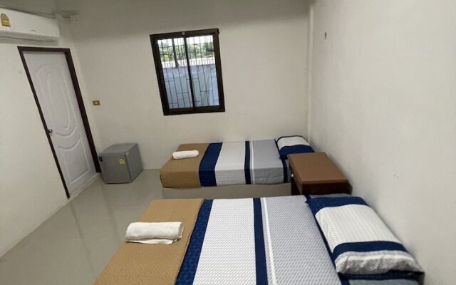 OYO 75577 Palace Hostel